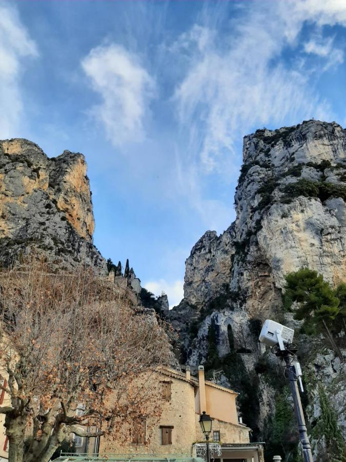 Le Logis Des Templiers Appartement Climatise Regusse Exterior photo